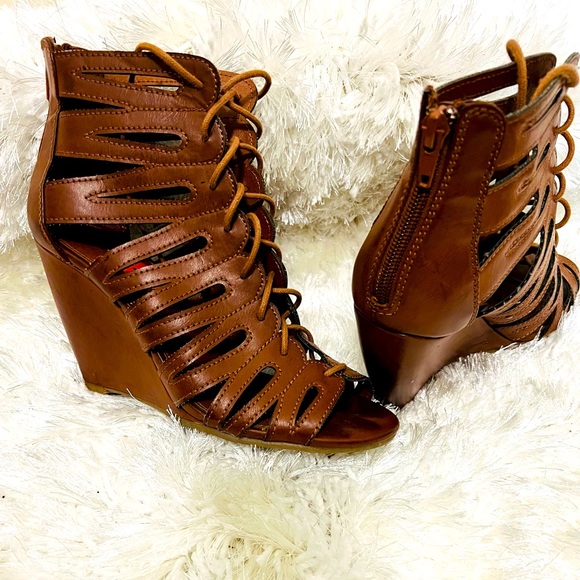 On the Edge! - Picture 1 of 1